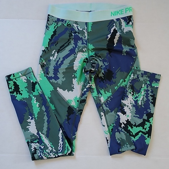 Nike Pro hyperwarm leggings. EUC size medium - Picture 2 of 4